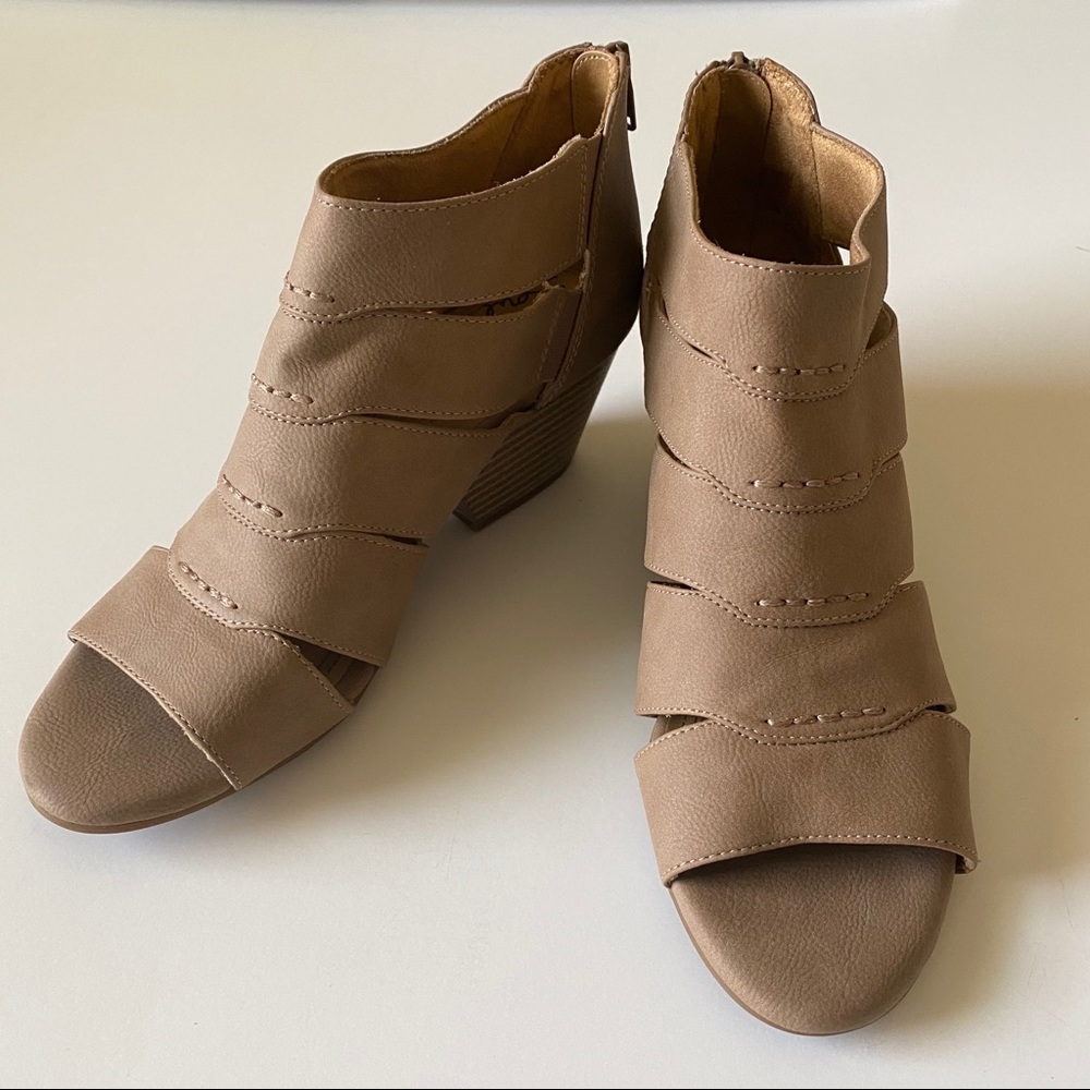 NWOT Natural Soul Open-Toed Wedge Sandal